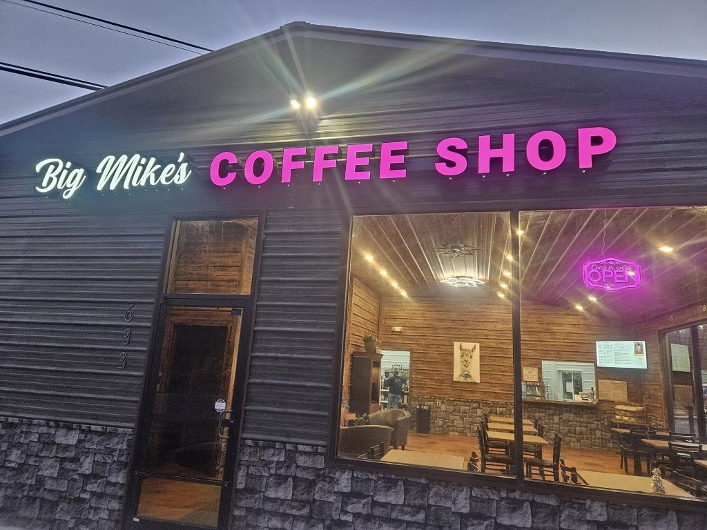 Baneberry TN and Douglas Lake<br />
